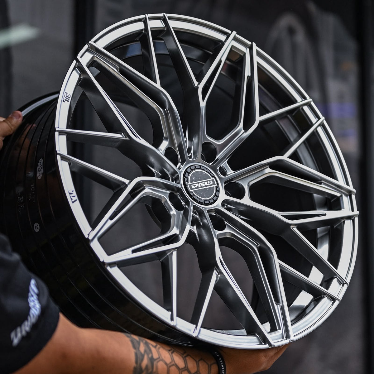 AD85HG-69 18X8.5 5X112 ET40 CB73.1