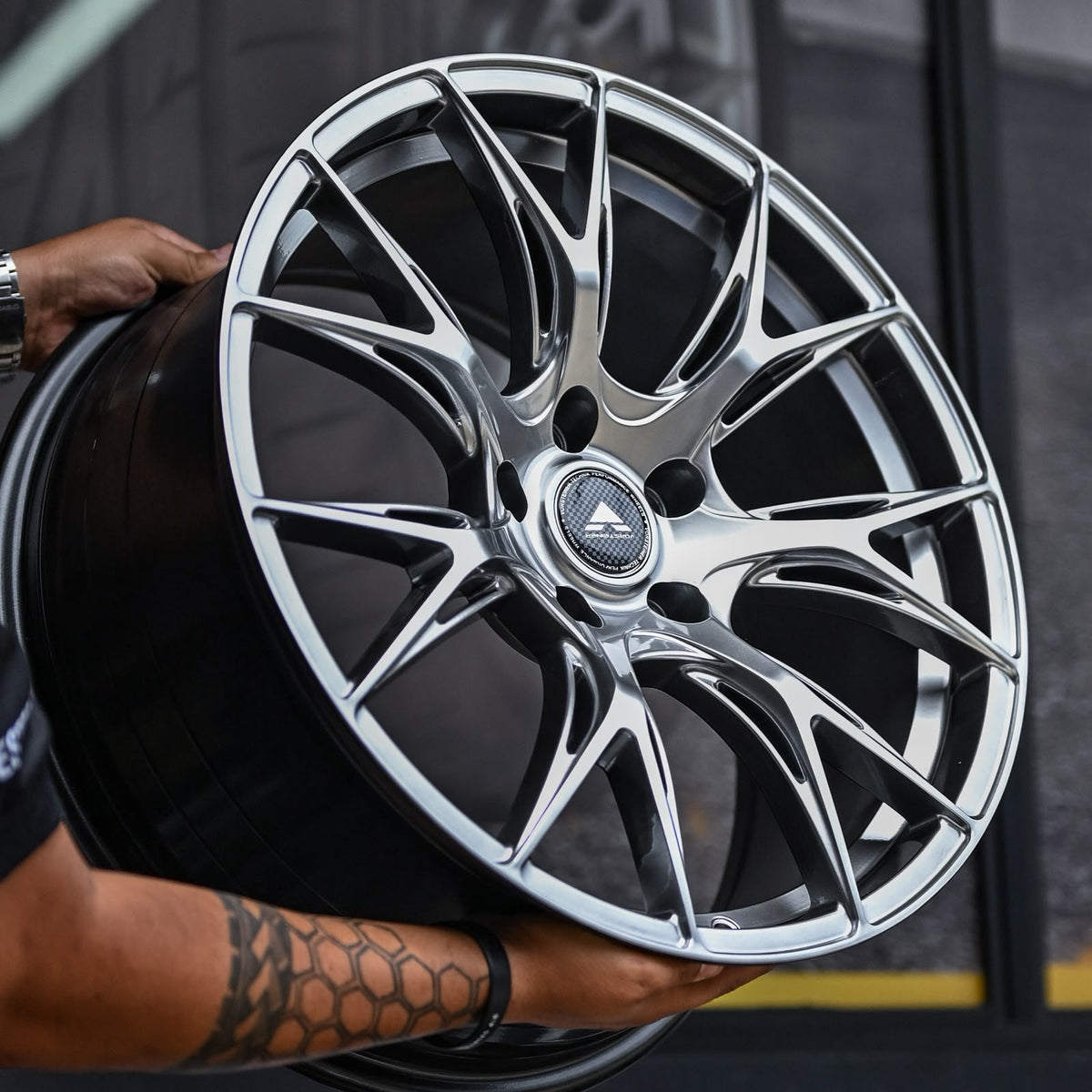 AD85HG-63 18X8.5 5X112 ET40 CB73.1