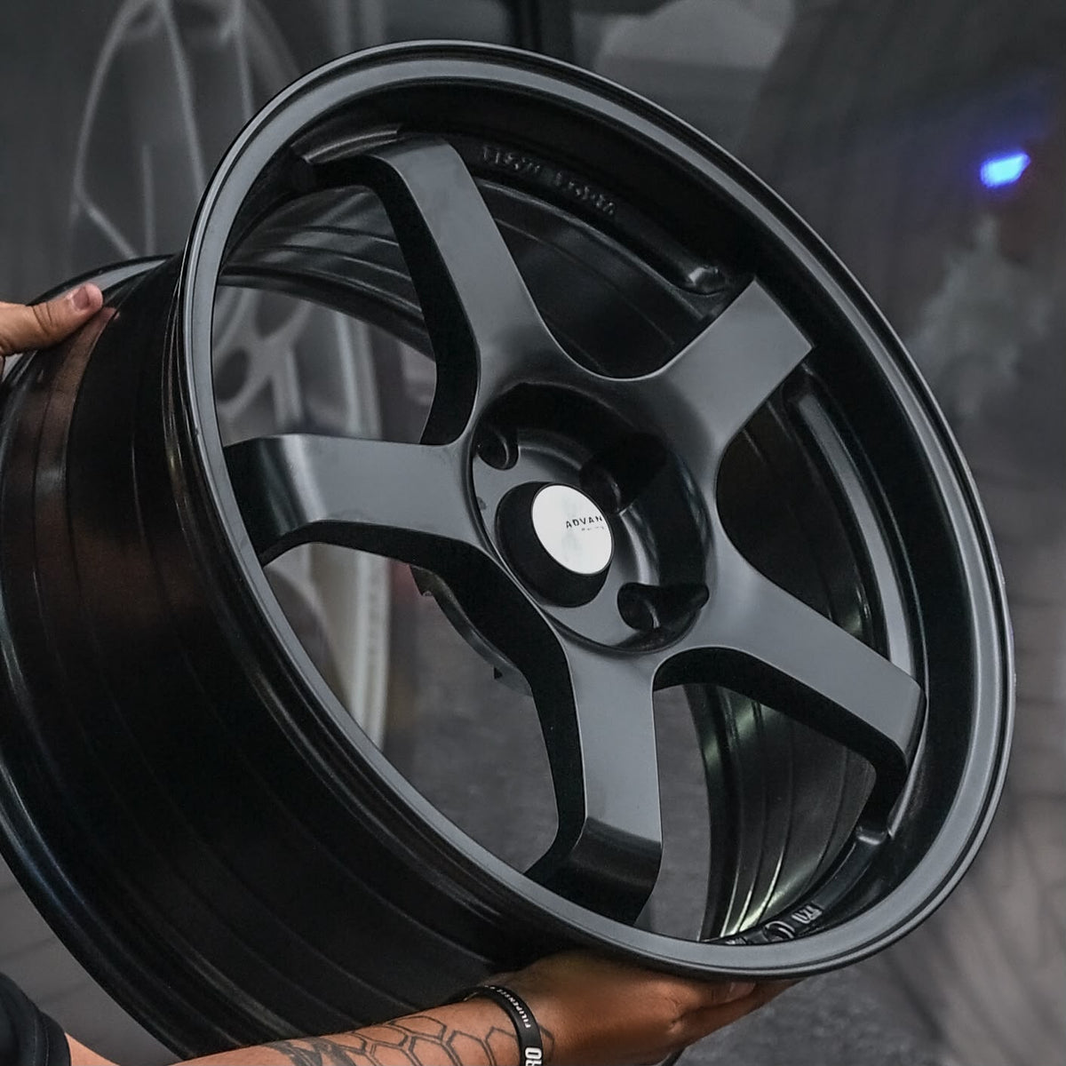 AD85H-158 18X8 5X114.3 ET38 CB73.1