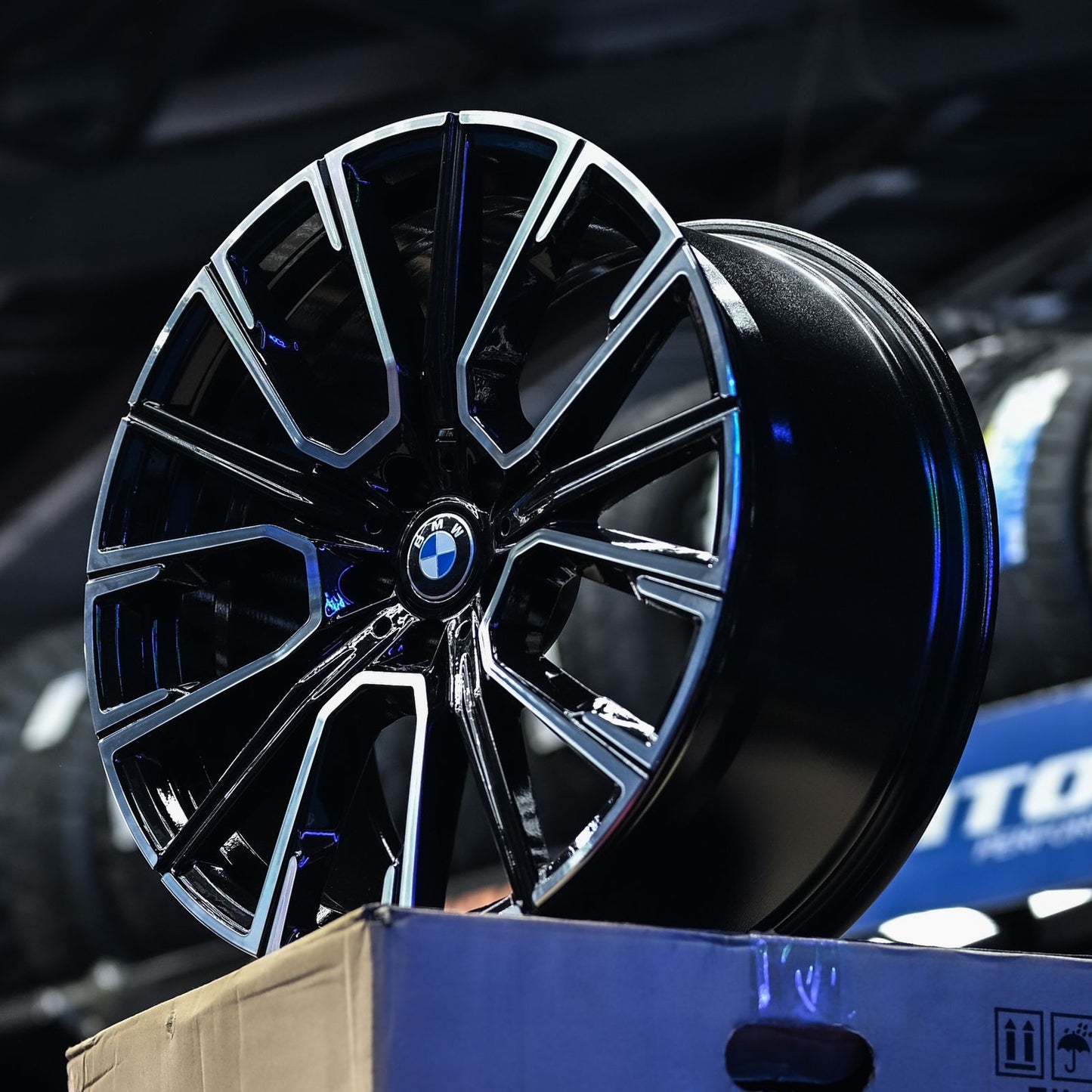 AV5HM-22 20x8.5 5x112  ET25 CB66.5 + AV5HM-23 20X9.5 5X112 ET30 CB66.5