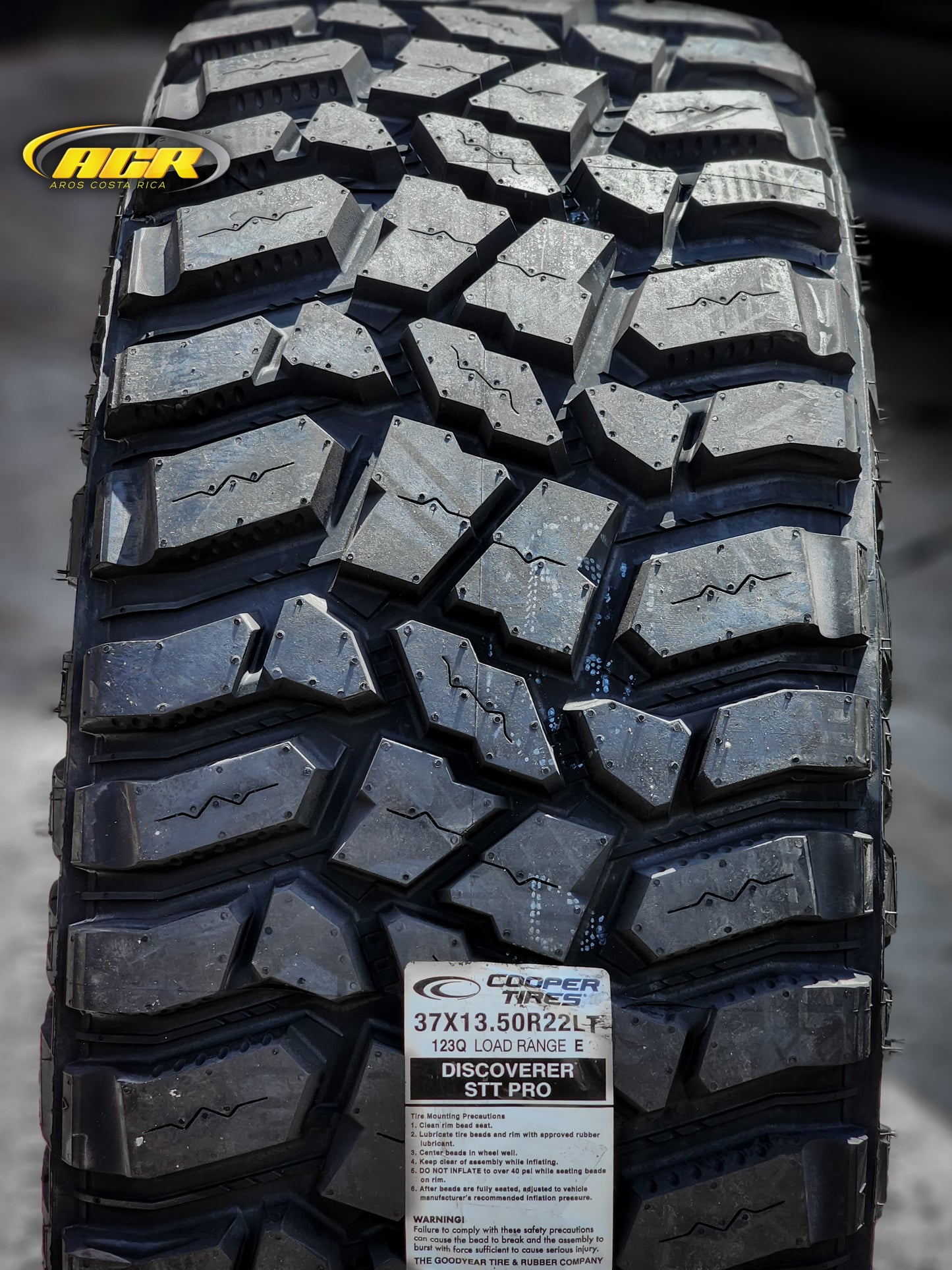 37x13.50R22 Cooper Discoverer STT PRO MT