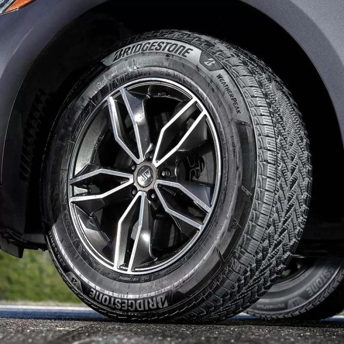 215/65R17 Bridgestone Weatherpeak