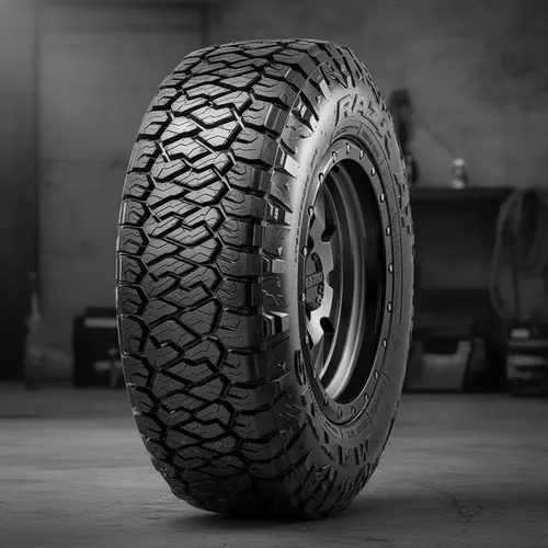 235/65R17 Maxxis Razr AT811
